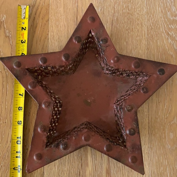 Metal distressed star tin, red - Picture 1 of 4